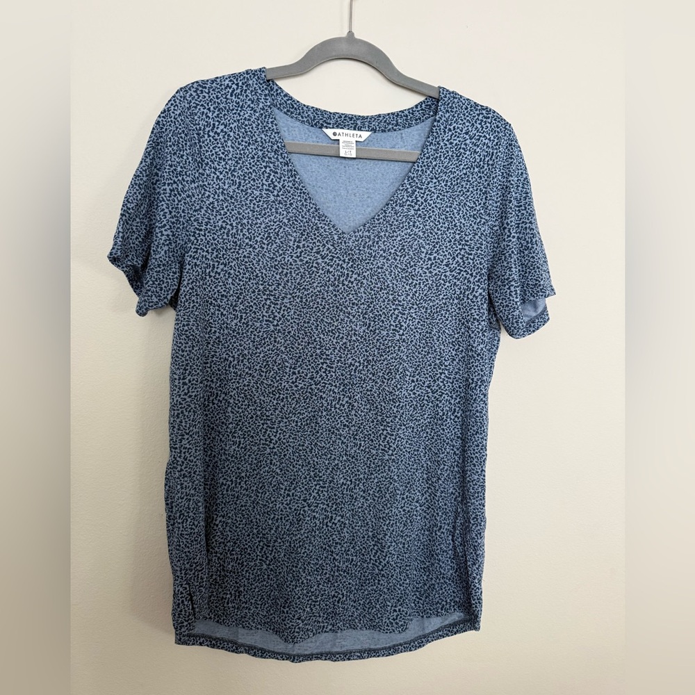 Athleta Women’s Blue Leopard Print Short Sleeve Top L